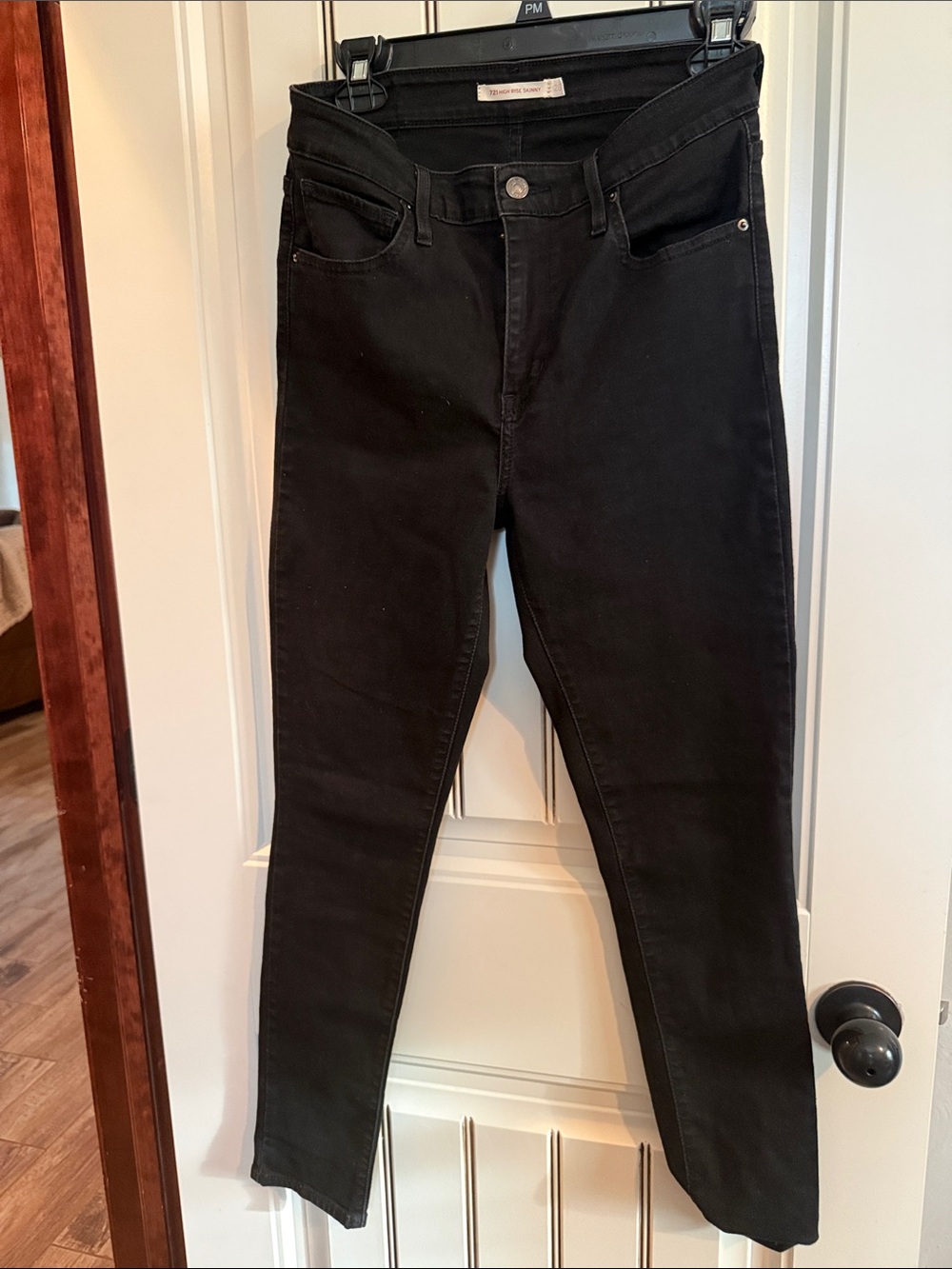 Levi’s Black High-Rise Skinny Jeans for Women in excellent condition.